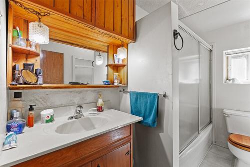 1655 Evans Road, Creston, BC - Indoor Photo Showing Bathroom