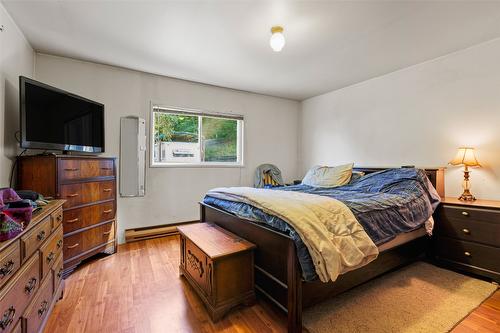 1655 Evans Road, Creston, BC - Indoor Photo Showing Bedroom