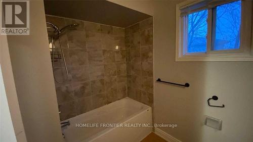 39 Camrose Drive, Georgina, ON - Indoor Photo Showing Bathroom