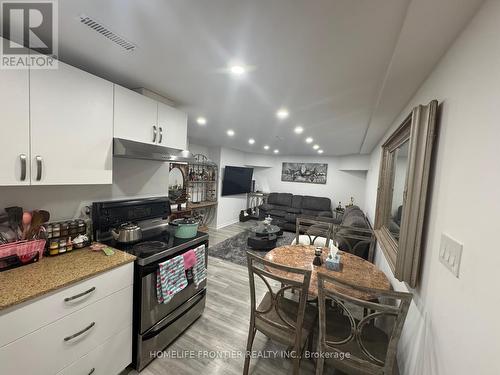 39 Camrose Drive, Georgina, ON - Indoor Photo Showing Kitchen
