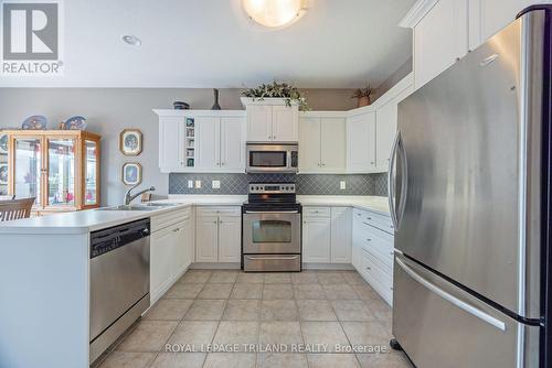 19 - 578 Mcgarrell Place, London North (North R), ON - Indoor Photo Showing Kitchen With Double Sink