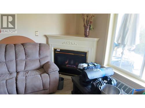 4740 20 Street Unit# 57, Vernon, BC - Indoor Photo Showing Living Room With Fireplace