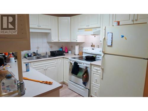 Kitchen - 4740 20 Street Unit# 57, Vernon, BC - Indoor Photo Showing Kitchen With Double Sink