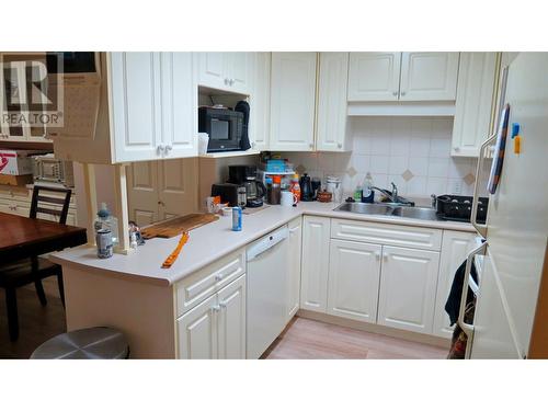 4740 20 Street Unit# 57, Vernon, BC - Indoor Photo Showing Kitchen With Double Sink