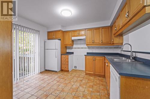 5 - 5031 East Mill Road, Mississauga, ON - Indoor Photo Showing Kitchen With Double Sink