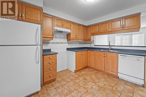 5 - 5031 East Mill Road, Mississauga, ON - Indoor Photo Showing Kitchen