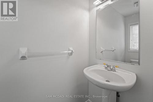 5 - 5031 East Mill Road, Mississauga, ON - Indoor Photo Showing Bathroom
