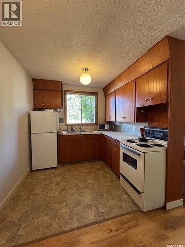 55 2Nd Avenue Ne, Swift Current, SK - Indoor Photo Showing Kitchen
