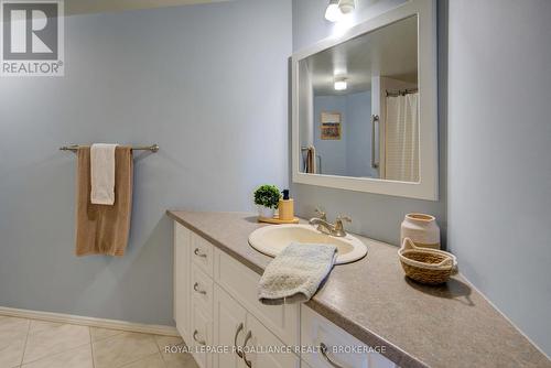 602 - 185 Ontario Street, Kingston (Central City East), ON - Indoor Photo Showing Bathroom