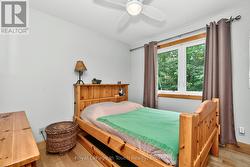 3rd bedroom with window view - 