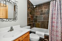 Main Bathroom - 