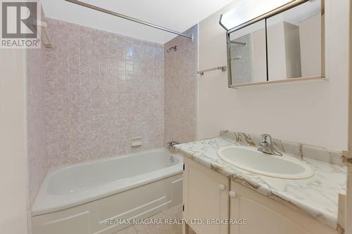 1003 - 365 Geneva Street, St. Catharines (Fairview), ON - Indoor Photo Showing Bathroom