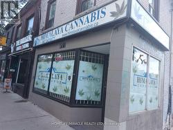 871 DUNDAS STREET  Toronto, ON M6J 1V6