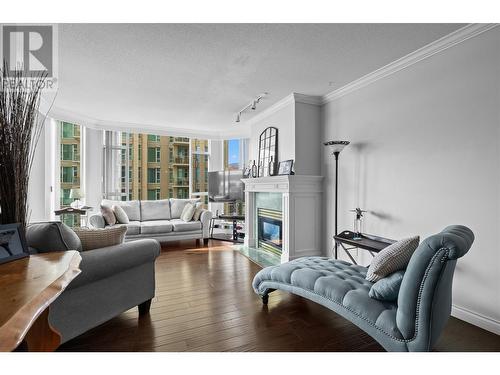 1152 Sunset Drive Unit# 706, Kelowna, BC - Indoor Photo Showing Living Room With Fireplace
