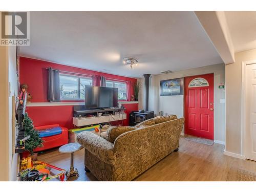 12620 Reynolds Avenue, Summerland, BC - Indoor Photo Showing Living Room