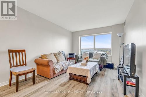 933 - 60 Heintzman Street, Toronto (Junction Area), ON - Indoor Photo Showing Living Room