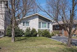 222 DUNVIEW AVENUE  Toronto, ON M2N 4J1