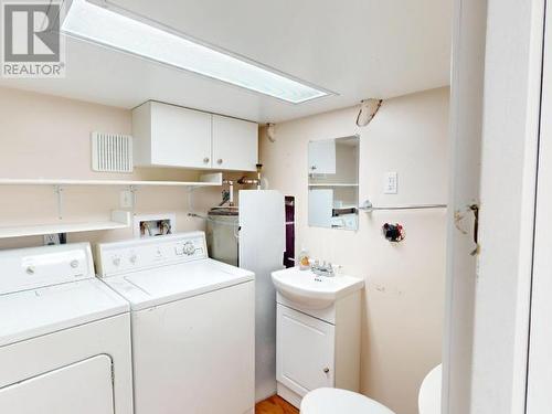 4532 Joyce Ave, Powell River, BC - Indoor Photo Showing Laundry Room