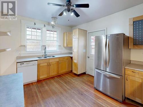 4532 Joyce Ave, Powell River, BC - Indoor Photo Showing Kitchen With Double Sink