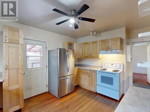 4532 Joyce Ave, Powell River, BC - Indoor Photo Showing Kitchen