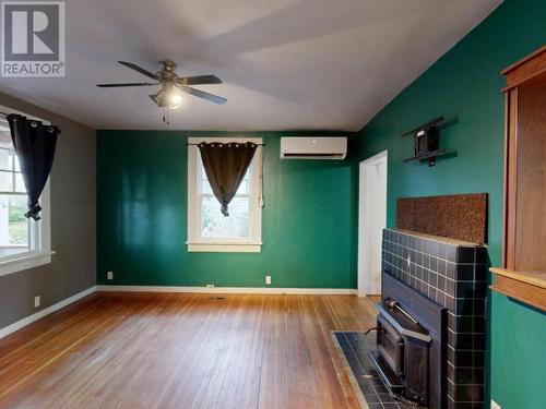 4532 Joyce Ave, Powell River, BC - Indoor Photo Showing Other Room