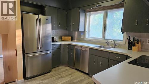 909 Forget Street, Regina, SK - Indoor Photo Showing Kitchen