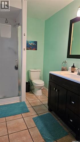 909 Forget Street, Regina, SK - Indoor Photo Showing Bathroom