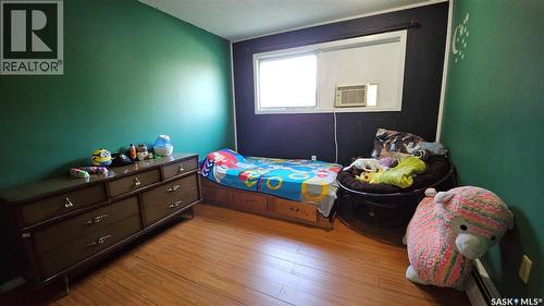 909 Forget Street, Regina, SK - Indoor Photo Showing Bedroom