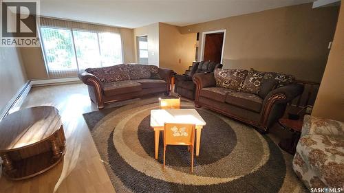 909 Forget Street, Regina, SK - Indoor Photo Showing Living Room