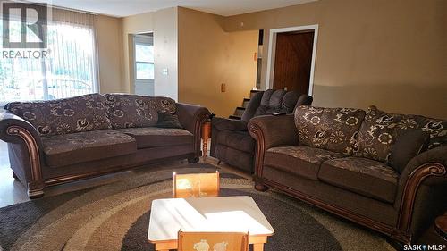 909 Forget Street, Regina, SK - Indoor Photo Showing Living Room