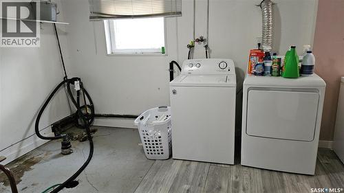 909 Forget Street, Regina, SK - Indoor Photo Showing Laundry Room