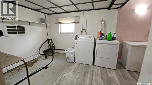 909 Forget Street, Regina, SK - Indoor Photo Showing Laundry Room