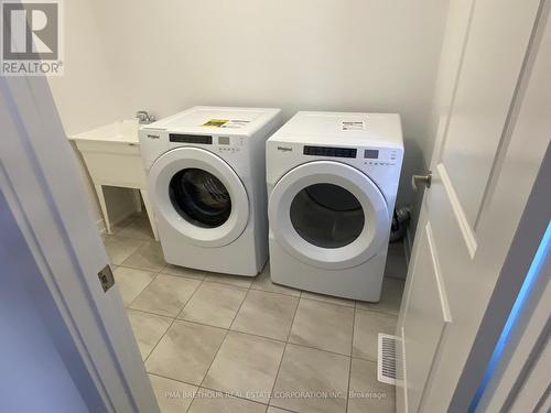 35 Brabin Circle, Whitby, ON - Indoor Photo Showing Laundry Room