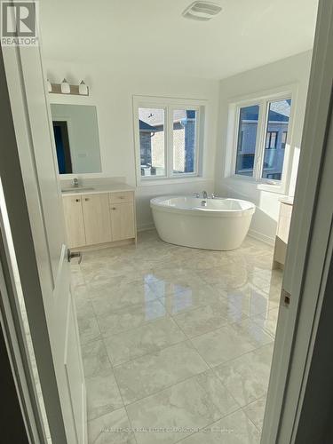 35 Brabin Circle, Whitby, ON - Indoor Photo Showing Bathroom
