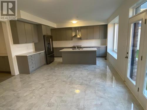 35 Brabin Circle, Whitby, ON - Indoor Photo Showing Kitchen