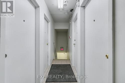 Comm - 897 Barton Street E, Hamilton, ON - Indoor Photo Showing Other Room