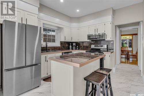 3120 Rae Street, Regina, SK - Indoor Photo Showing Kitchen With Double Sink