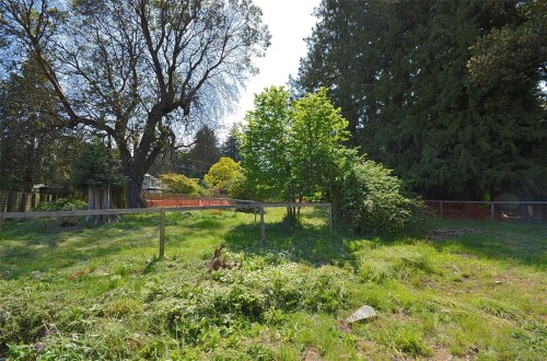 5225 Santa Clara Ave, Saanich, BC 