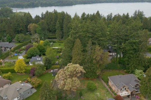 5225 Santa Clara Ave, Saanich, BC 