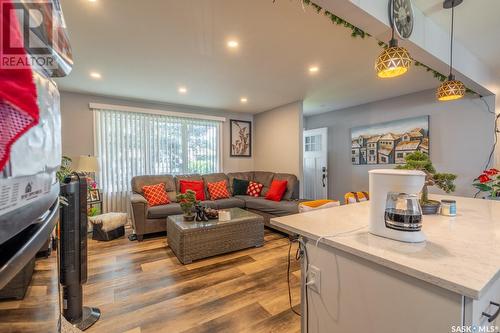 111 Montreal Street N, Regina, SK - Indoor Photo Showing Living Room