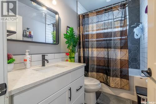 111 Montreal Street N, Regina, SK - Indoor Photo Showing Bathroom