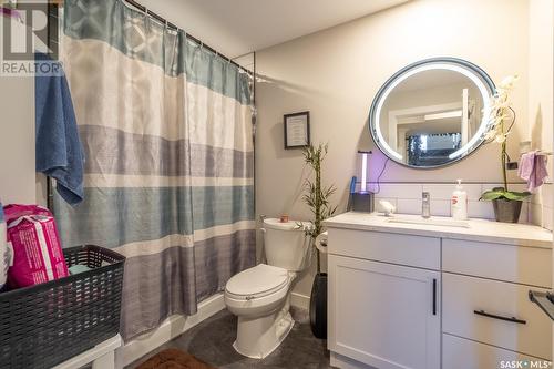 111 Montreal Street N, Regina, SK - Indoor Photo Showing Bathroom