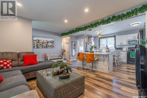 111 Montreal Street N, Regina, SK - Indoor Photo Showing Living Room