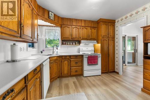 36 Crescent Drive, Brudenell, Lyndoch And Raglan, ON - Indoor Photo Showing Kitchen
