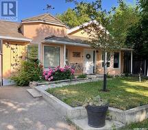 118 Cedar AVENUE N  Eastend, SK S0N 0T0
