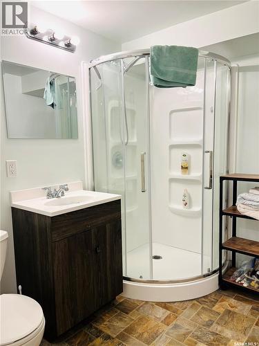 792 3Rd Street E, Shaunavon, SK - Indoor Photo Showing Bathroom