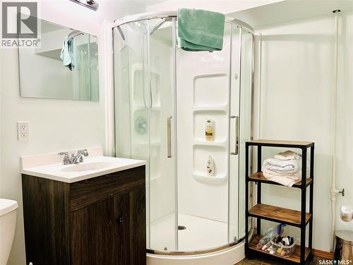 792 3Rd Street E, Shaunavon, SK - Indoor Photo Showing Bathroom
