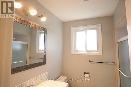 4 Purnell Drive, Hamilton, ON - Indoor Photo Showing Bathroom