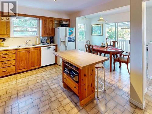 5405 Manson Ave, Powell River, BC - Indoor Photo Showing Kitchen