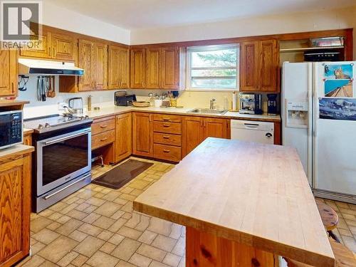 5405 Manson Ave, Powell River, BC - Indoor Photo Showing Kitchen